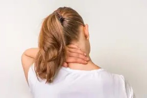 ماساژ برای قوز گردنی