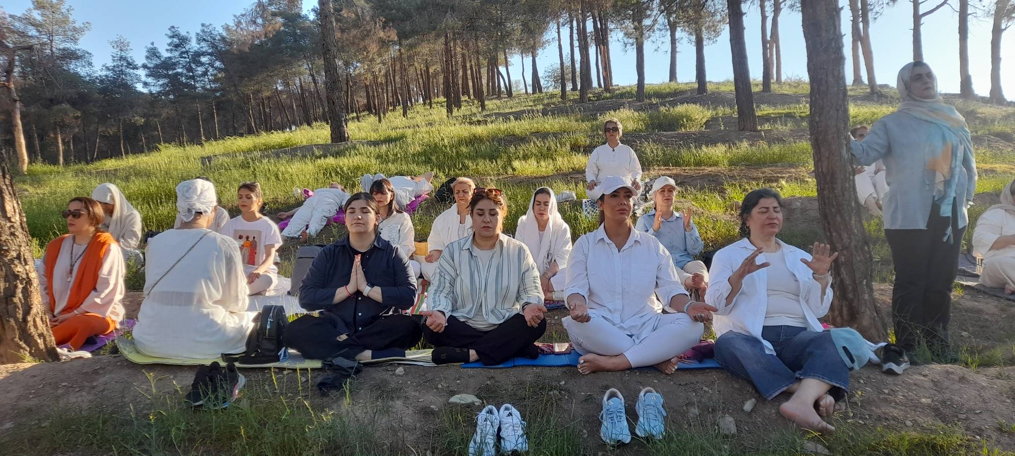 یوگا در طبیعت